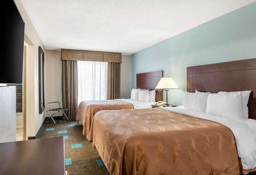 فندق Quality Suites Kansas City International Airport