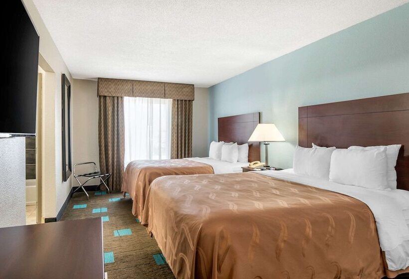 فندق Quality Suites Kansas City International Airport