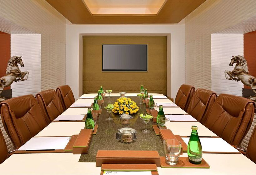 ホテル Radisson Mumbai Goregaon