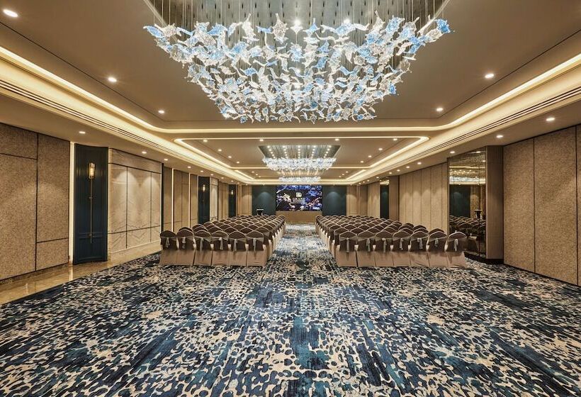 فندق Radisson Mumbai Goregaon