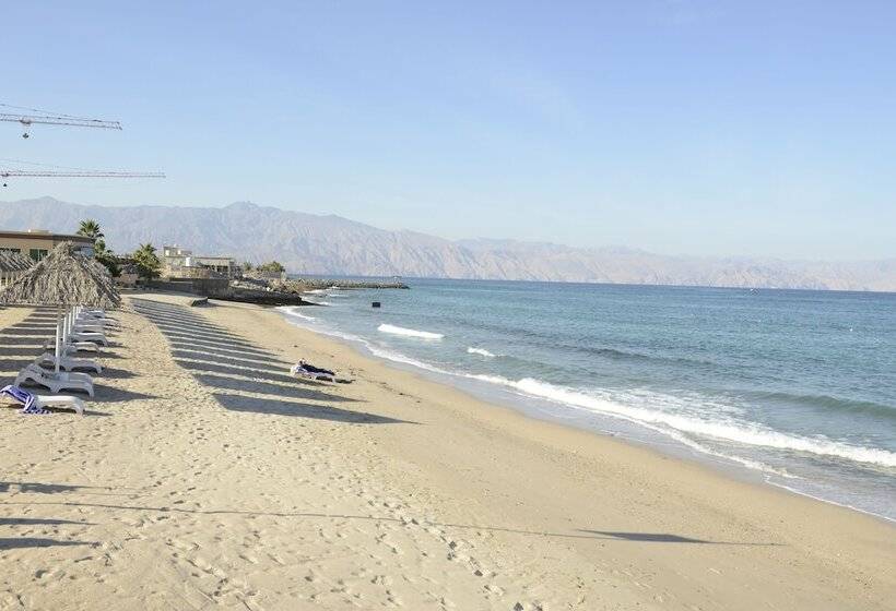 Royal Beach Hotel & Resort