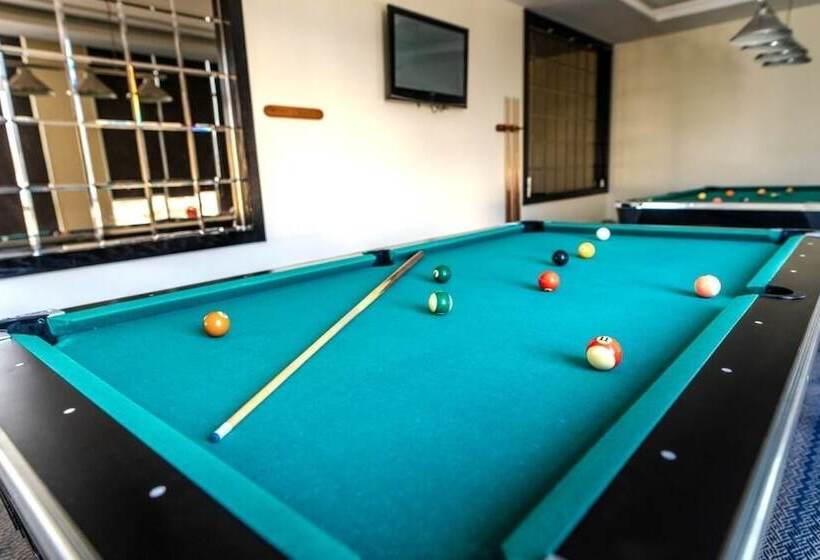 Royal Beach Hotel & Resort