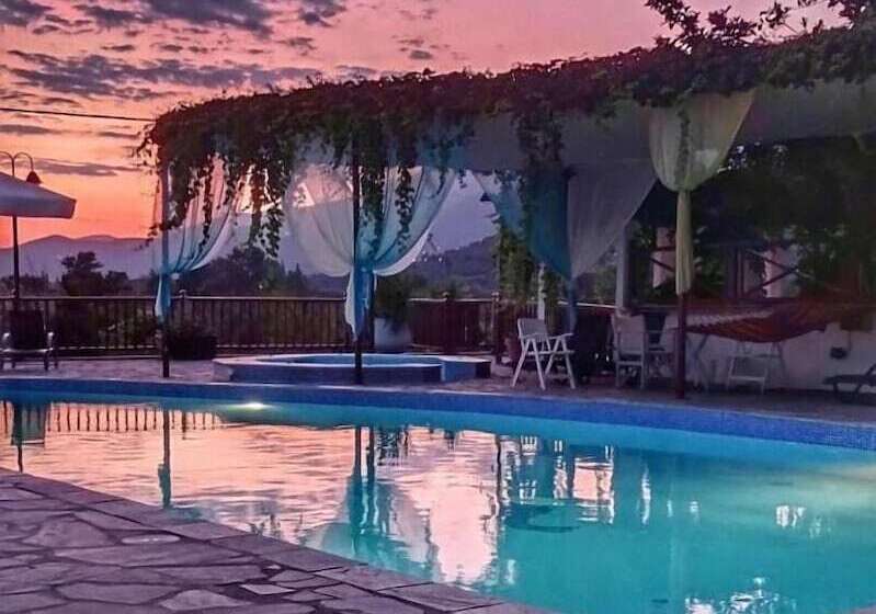 בית מלון כפרי Seralis