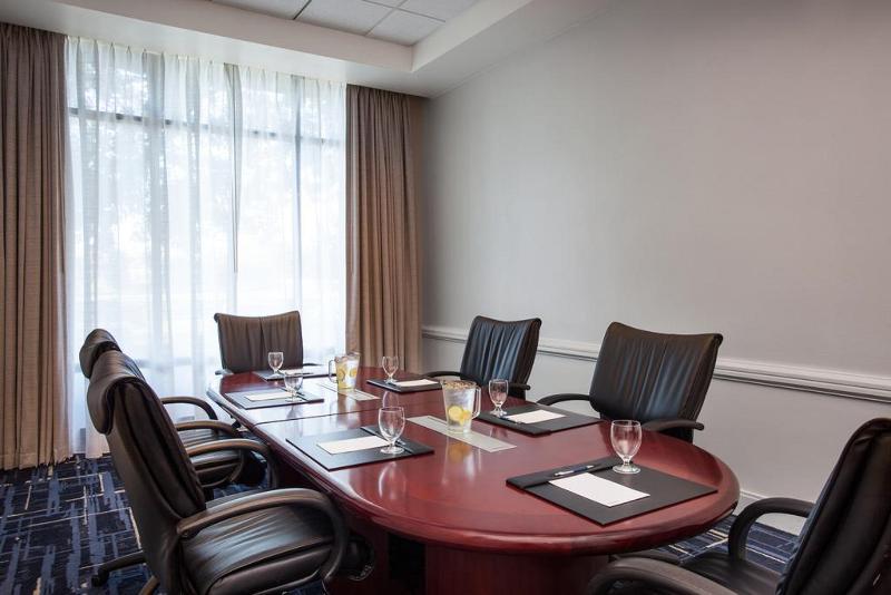 호텔 Sheraton Suites Philadelphia Airport