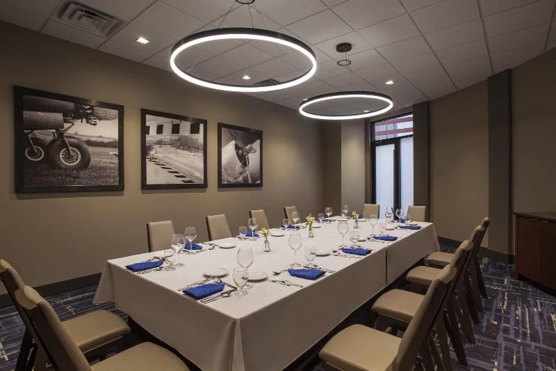 호텔 Sheraton Suites Philadelphia Airport