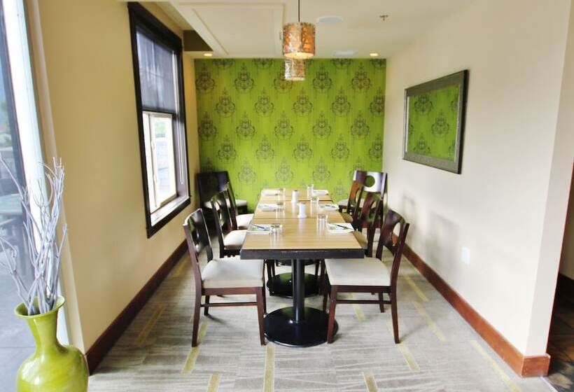 Отель Silver Creek Lodge