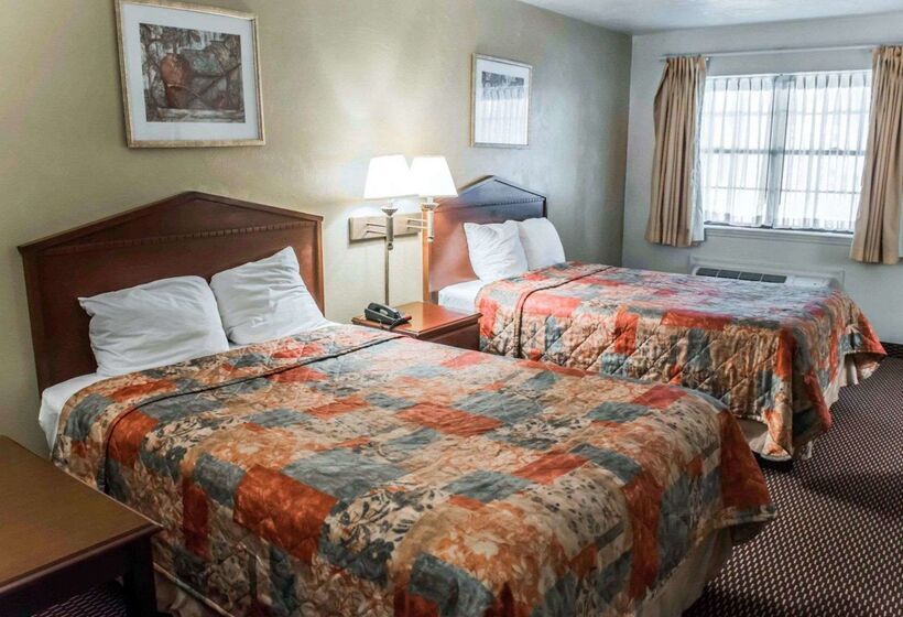 בית מלון כפרי Suburban Studios Tallahassee Near University