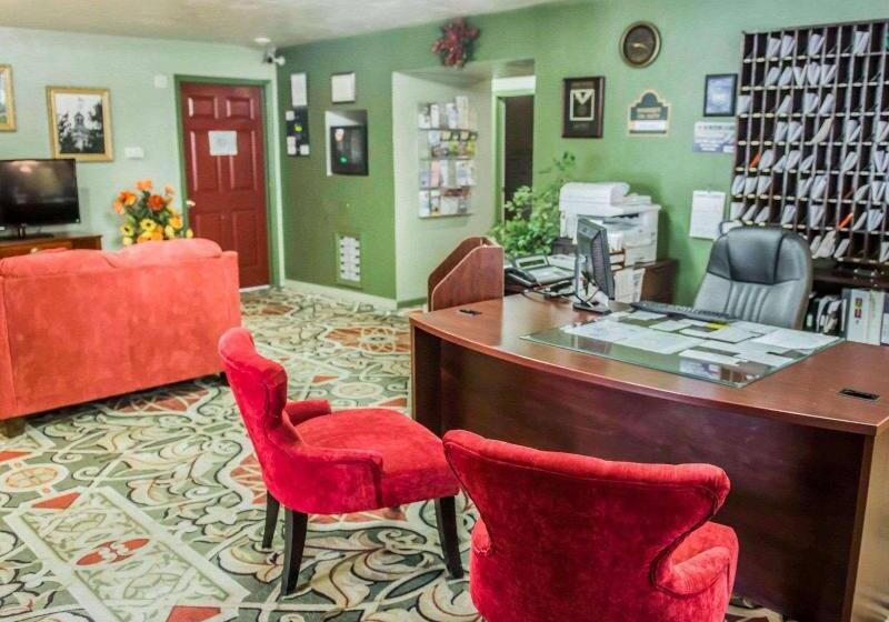 فندق Suburban Studios Tallahassee Near University