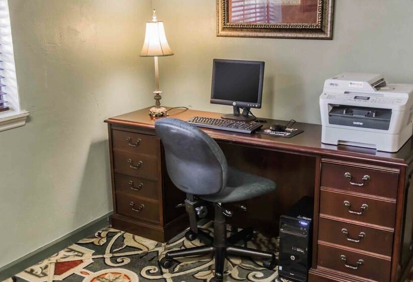 فندق Suburban Studios Tallahassee Near University