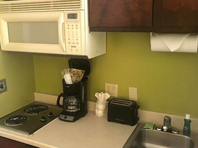 בית מלון כפרי Suburban Studios Tallahassee Near University