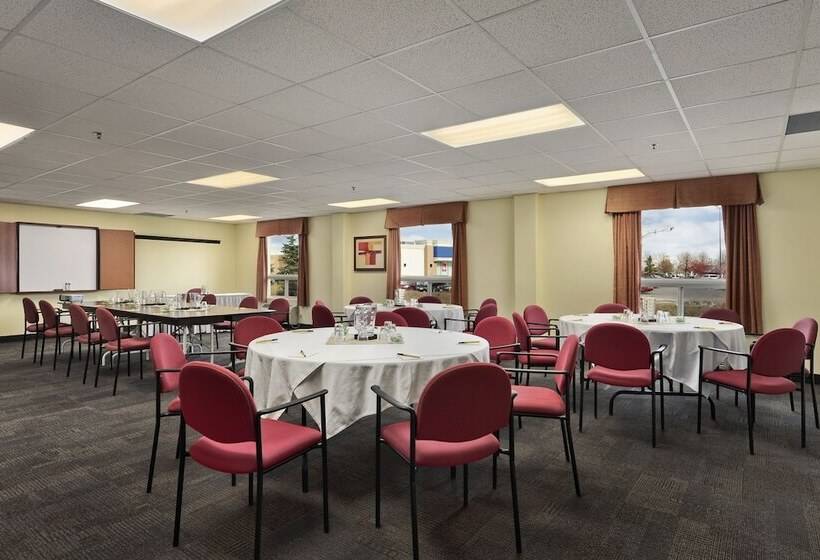 فندق Super 8 By Wyndham Barrie South