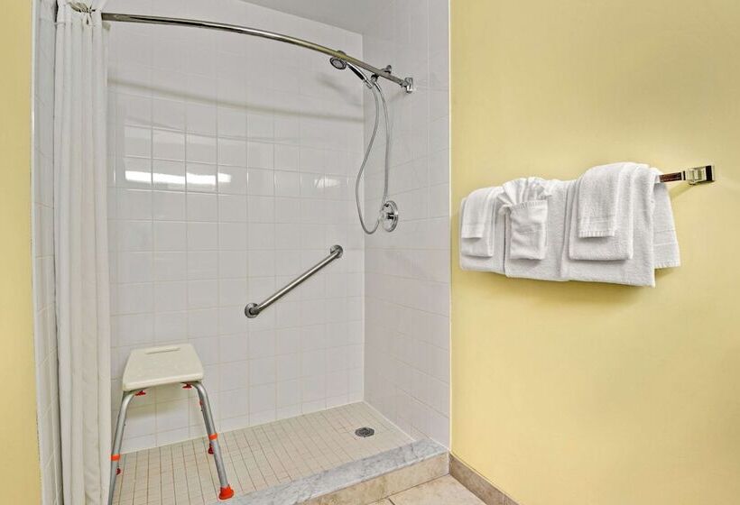 فندق Super 8 By Wyndham Barrie South