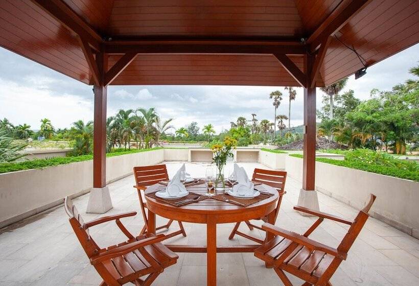 בית מלון כפרי The Residence Resort