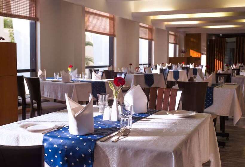 בית מלון כפרי The Sunway Manor