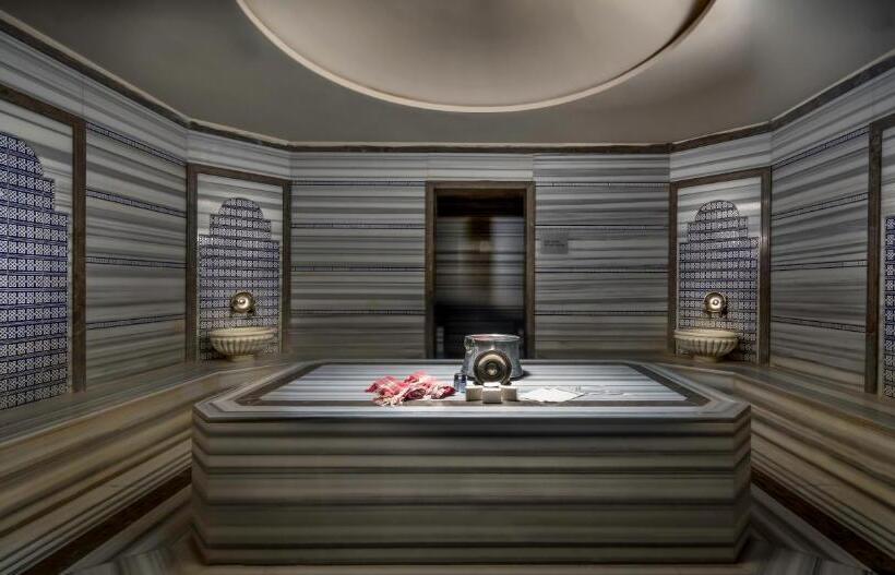 فندق Titanic Port Bakirkoy