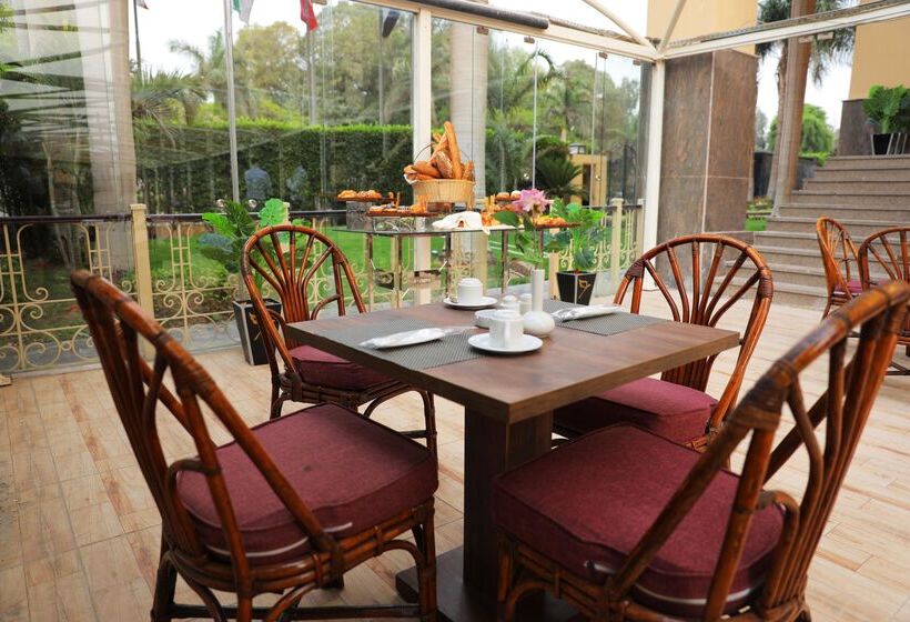 هتل Triumph Plaza