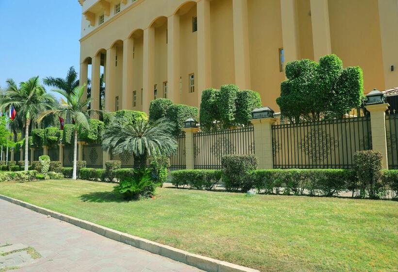 هتل Triumph Plaza