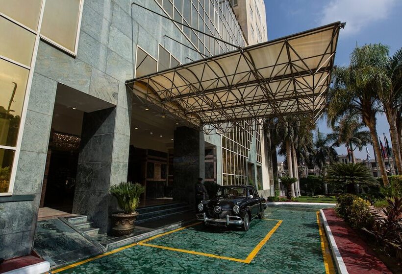 هتل Triumph Plaza