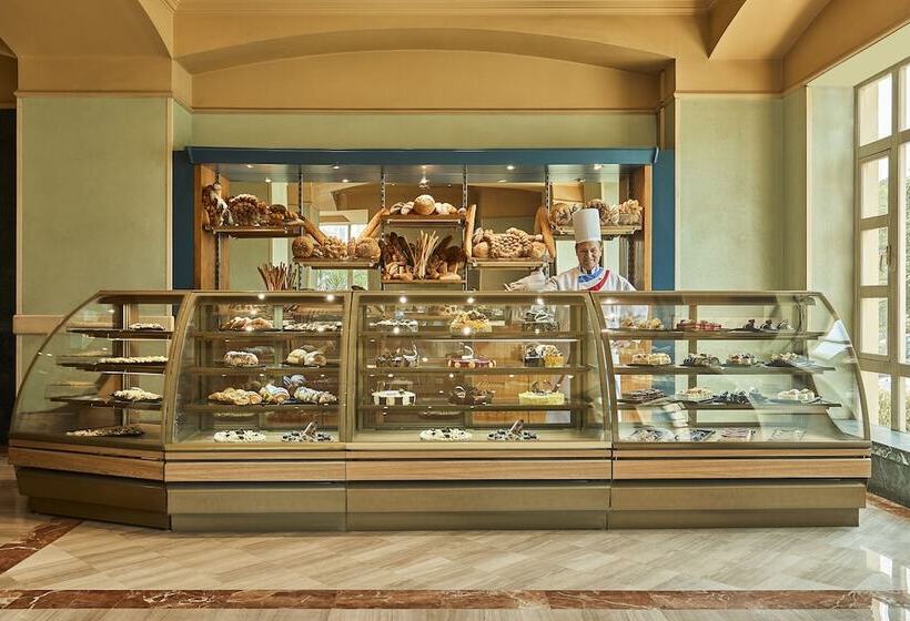 هتل Triumph Plaza