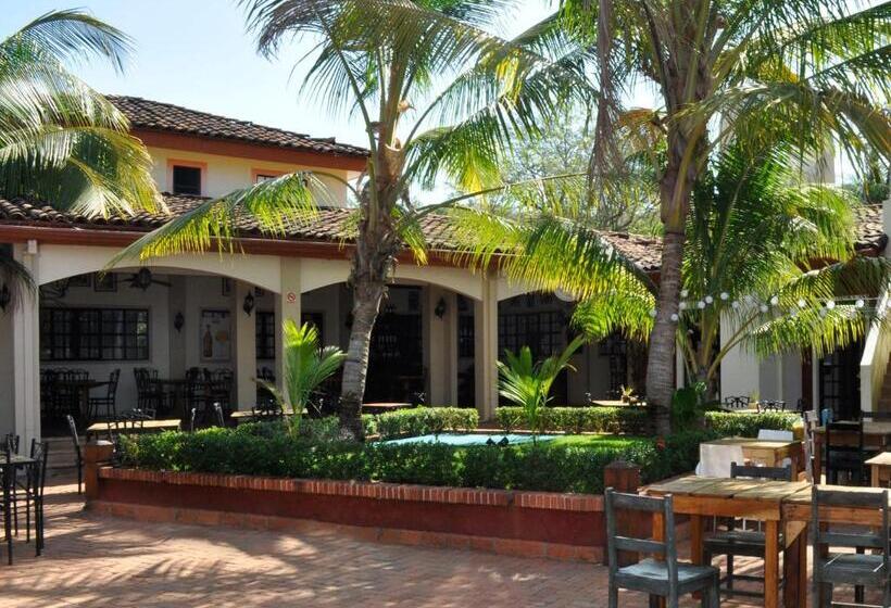 ホテル Tropical Gardens Suites And Apartments