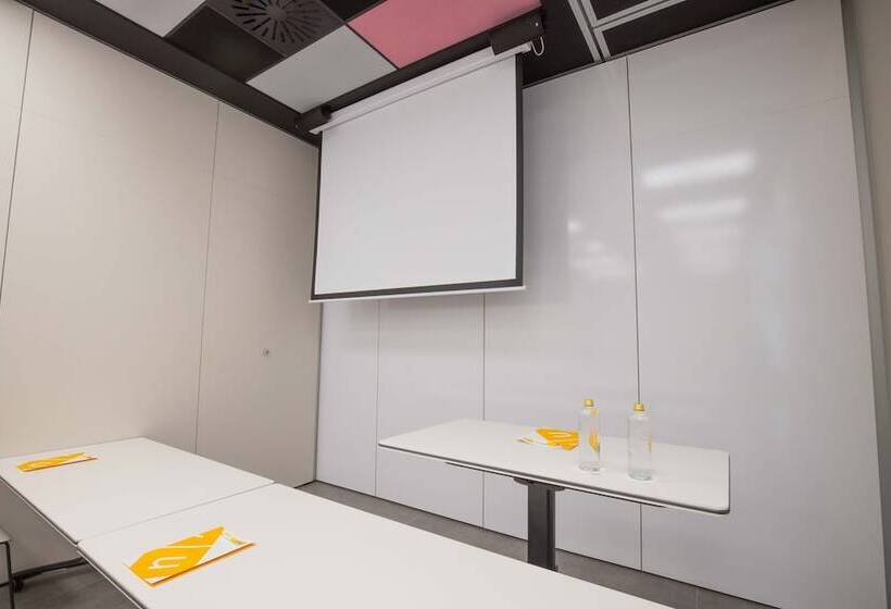 فندق Villa Alojamiento Y Congresos   Villa Universitaria