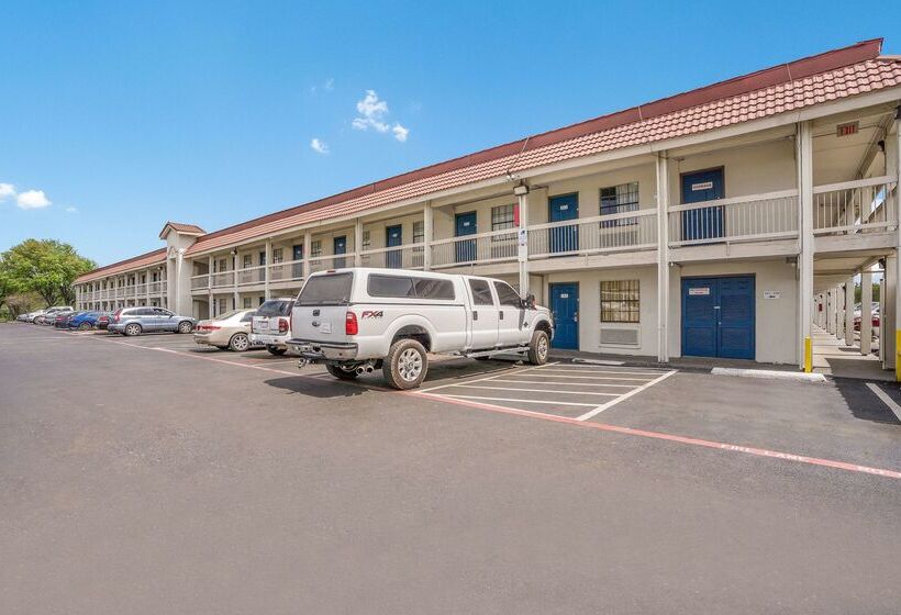 Motel 6dallas, Tx  Market Center