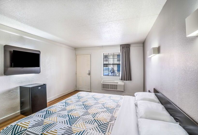 Motel 6dallas, Tx  Market Center