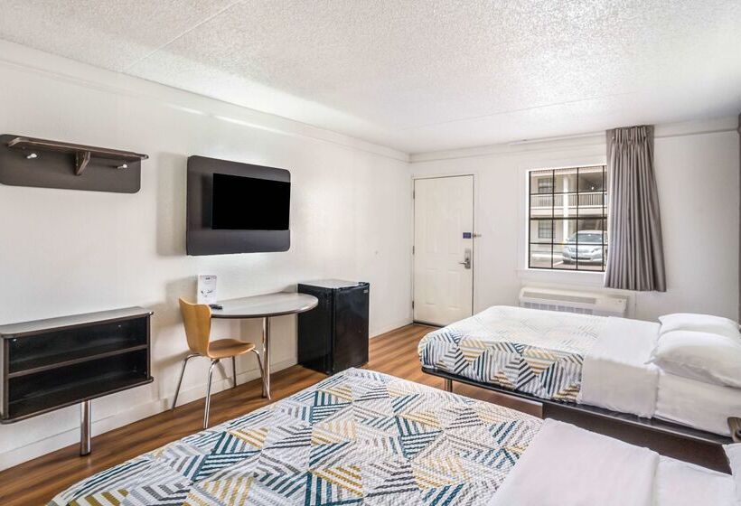 Motel 6dallas, Tx  Market Center