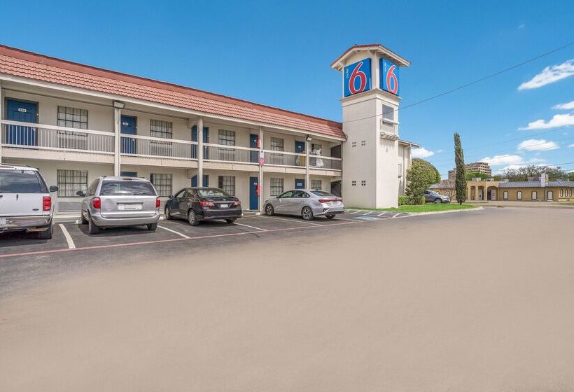 Motel 6dallas, Tx  Market Center