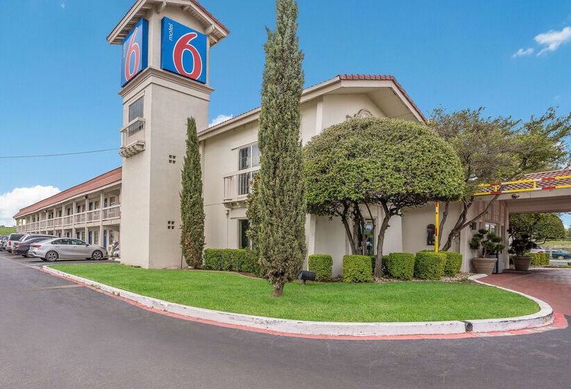 Motel 6dallas, Tx  Market Center