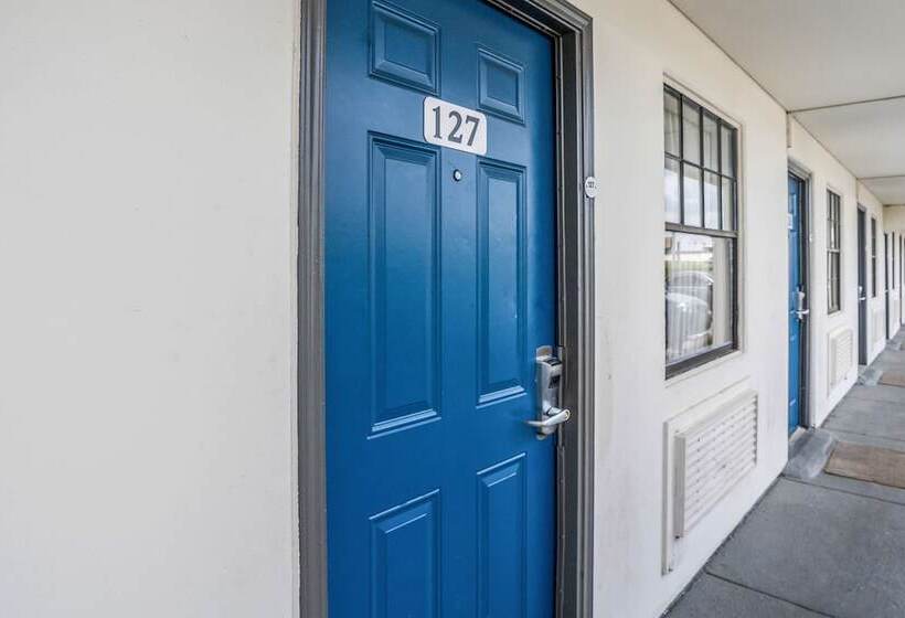 Motel 6dallas, Tx  Market Center