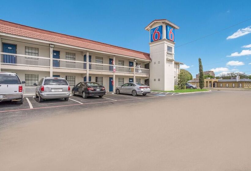 Motel 6dallas, Tx  Market Center