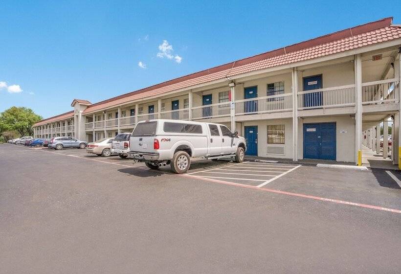 Motel 6dallas, Tx  Market Center
