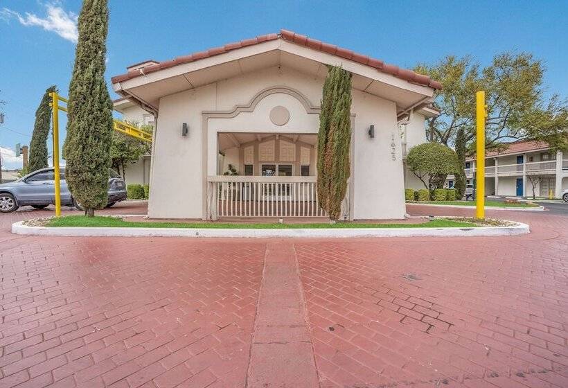 Motel 6dallas, Tx  Market Center