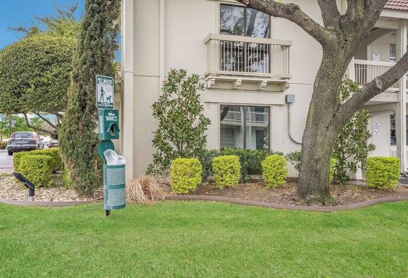 Motel 6dallas, Tx  Market Center