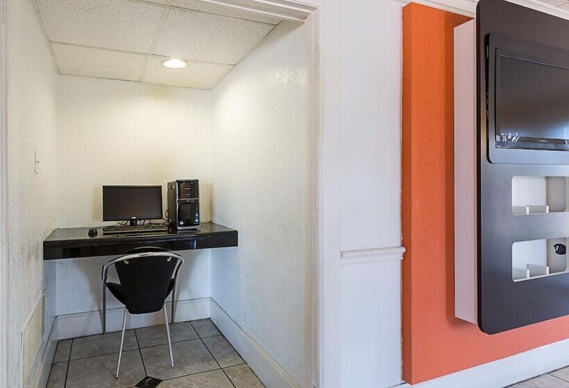 Motel 6dallas, Tx  Market Center