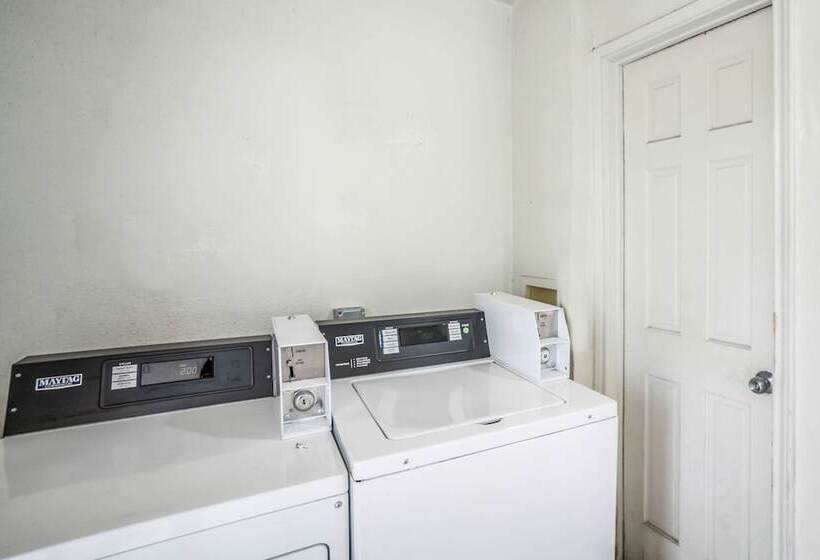 Motel 6dallas, Tx  Market Center