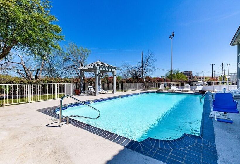 Motel 6dallas, Tx  Market Center