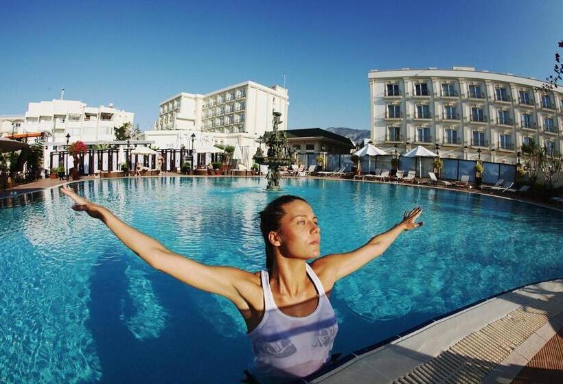 Rocks Hotel & Casino