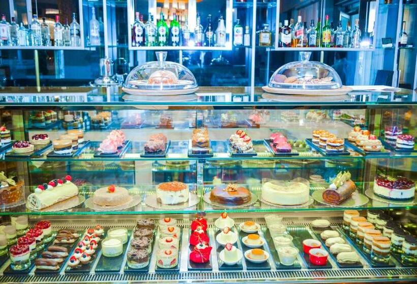 Rocks Hotel & Casino