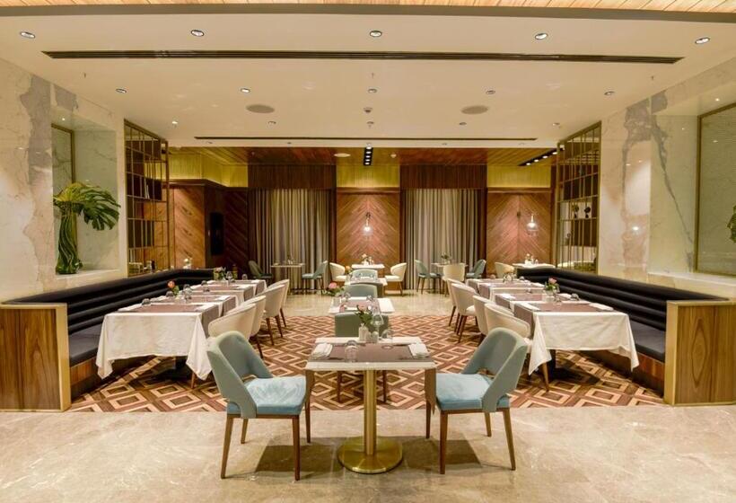 Rocks Hotel & Casino