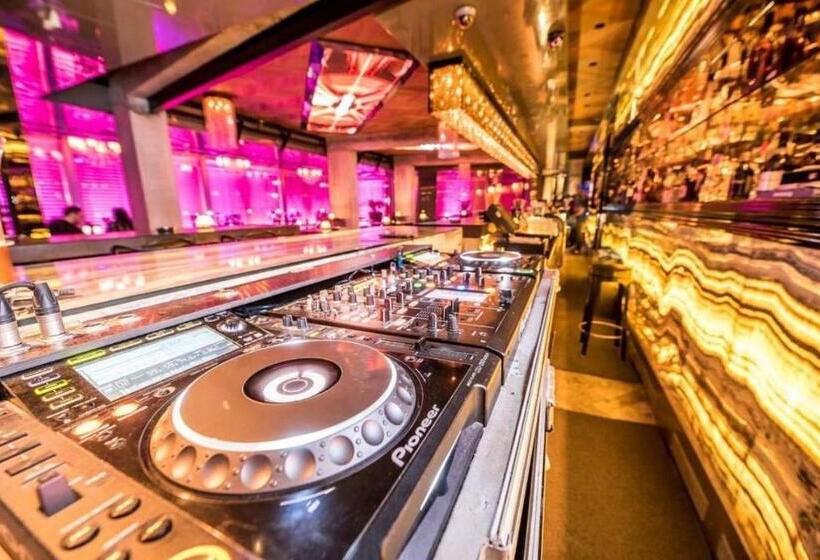 Rocks Hotel & Casino