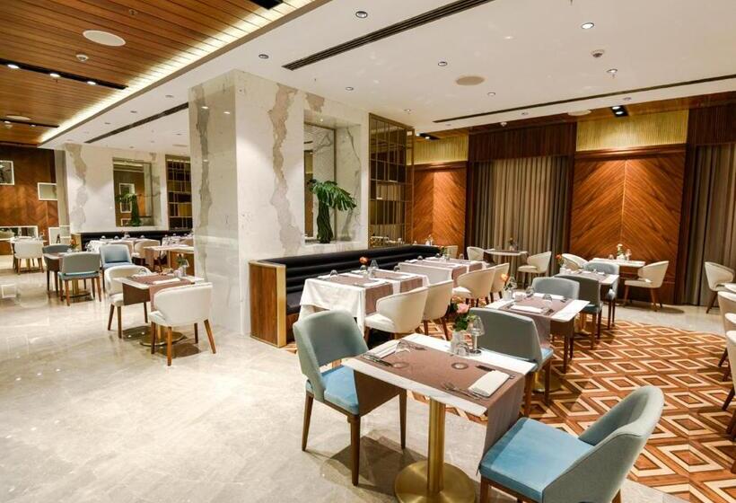 Rocks Hotel & Casino