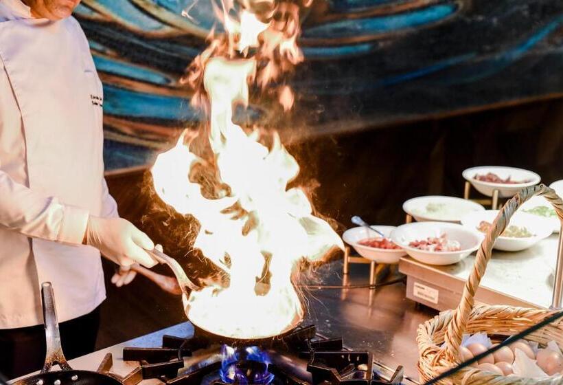 Rocks Hotel & Casino