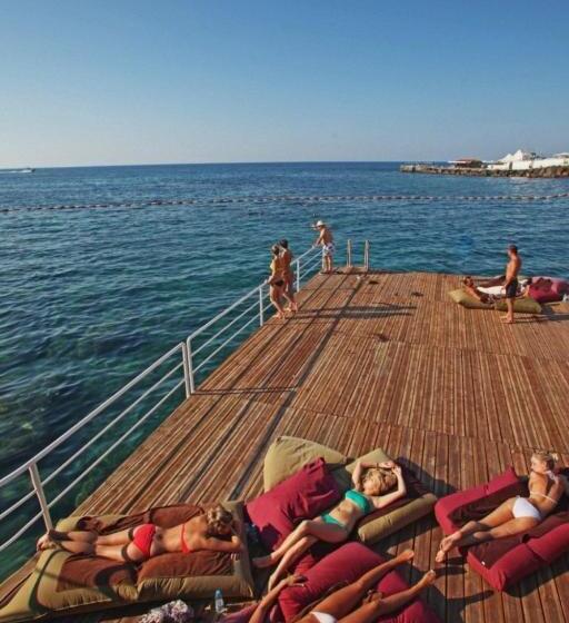 Rocks Hotel & Casino