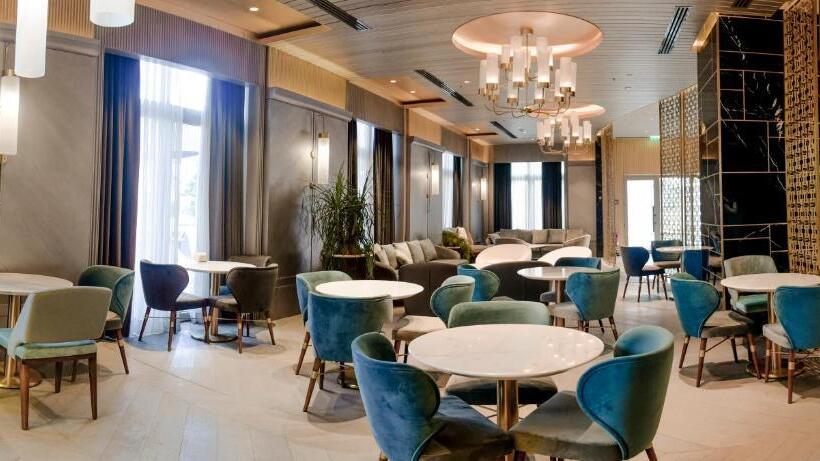 Rocks Hotel & Casino