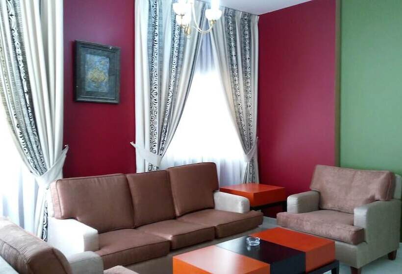 Royal Crown Hotel & Suites