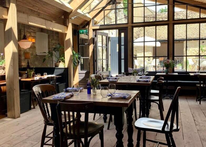 הוסטל Royal Oak Ramsden