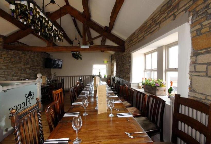 호스텔 The Fleece Inn At Barkisland