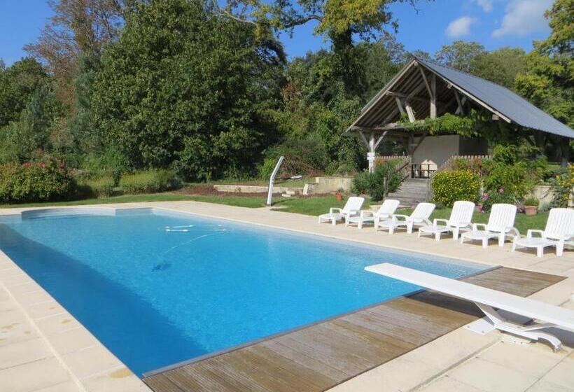 ベッドアンドブレックファースト Château De Salvert   Appartement & Chambre D Hôtes